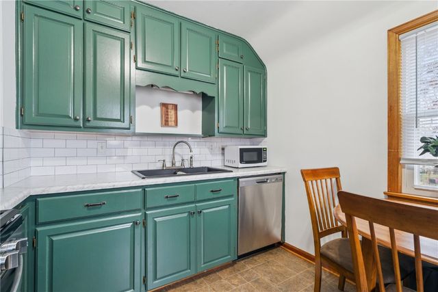 186 22nd Ave SW, Cedar Rapids, IA 52404