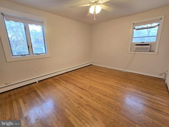 120 E CENTER AVE, Maple Shade, NJ 08052