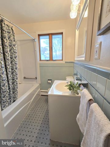 120 E CENTER AVE, Maple Shade, NJ 08052