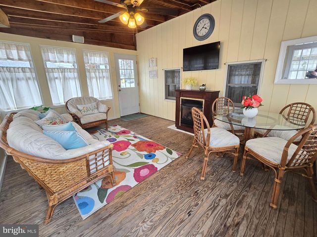 120 E CENTER AVE, Maple Shade, NJ 08052