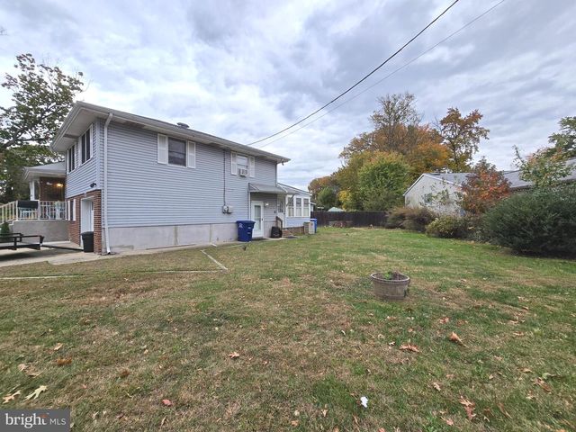 120 E CENTER AVE, Maple Shade, NJ 08052