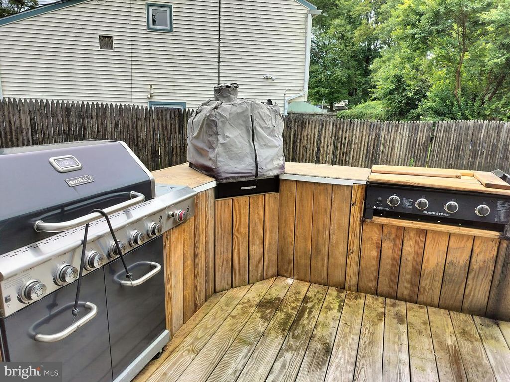 120 E CENTER AVE, Maple Shade, NJ 08052