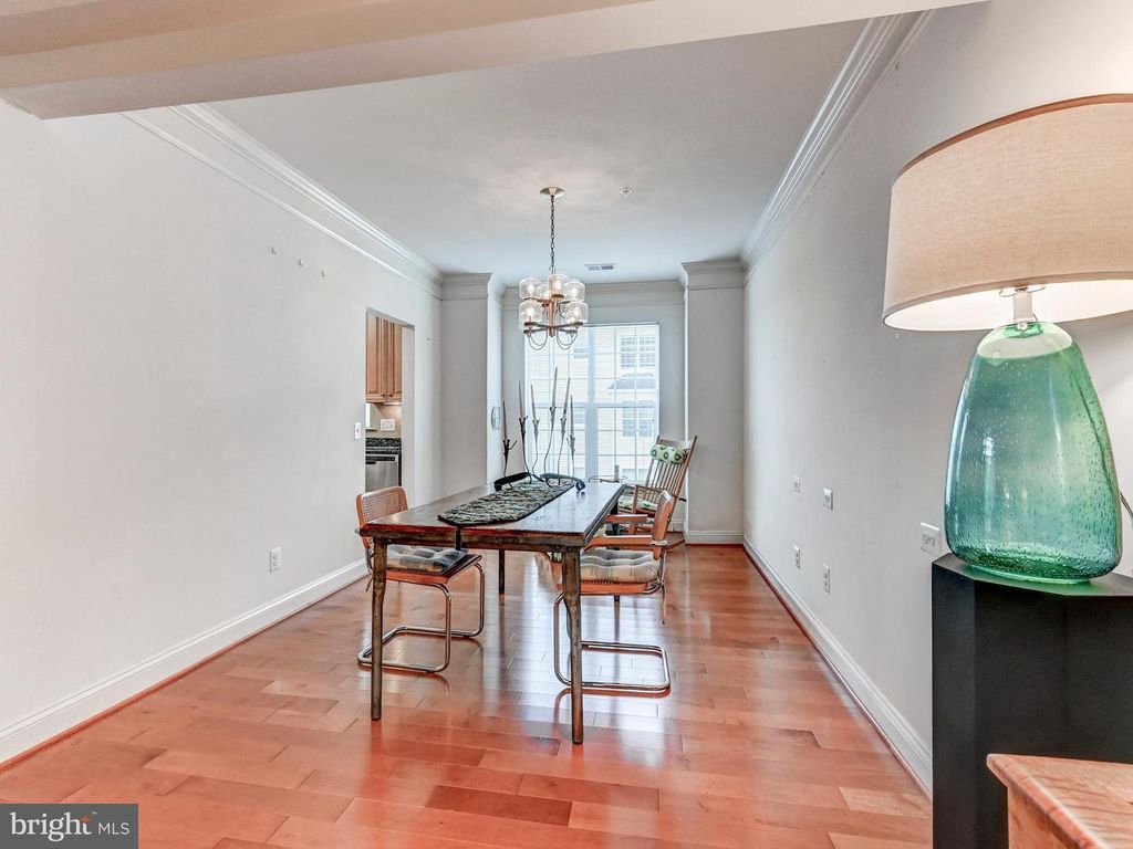 Image 9 of property listing at 7300 TRAVERTINE DR #303, Baltimore, MD 21209