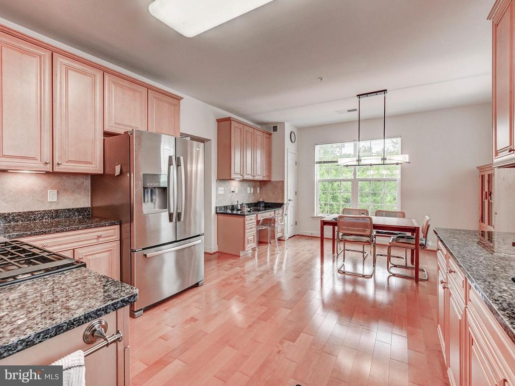 Image 11 of property listing at 7300 TRAVERTINE DR #303, Baltimore, MD 21209