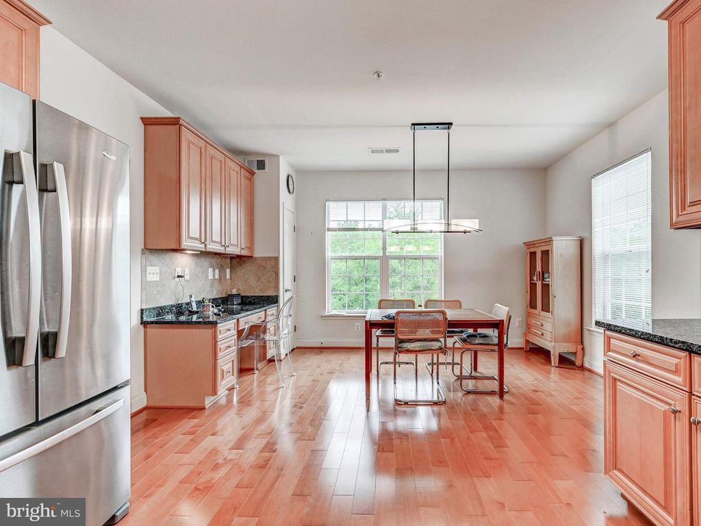 Image 12 of property listing at 7300 TRAVERTINE DR #303, Baltimore, MD 21209