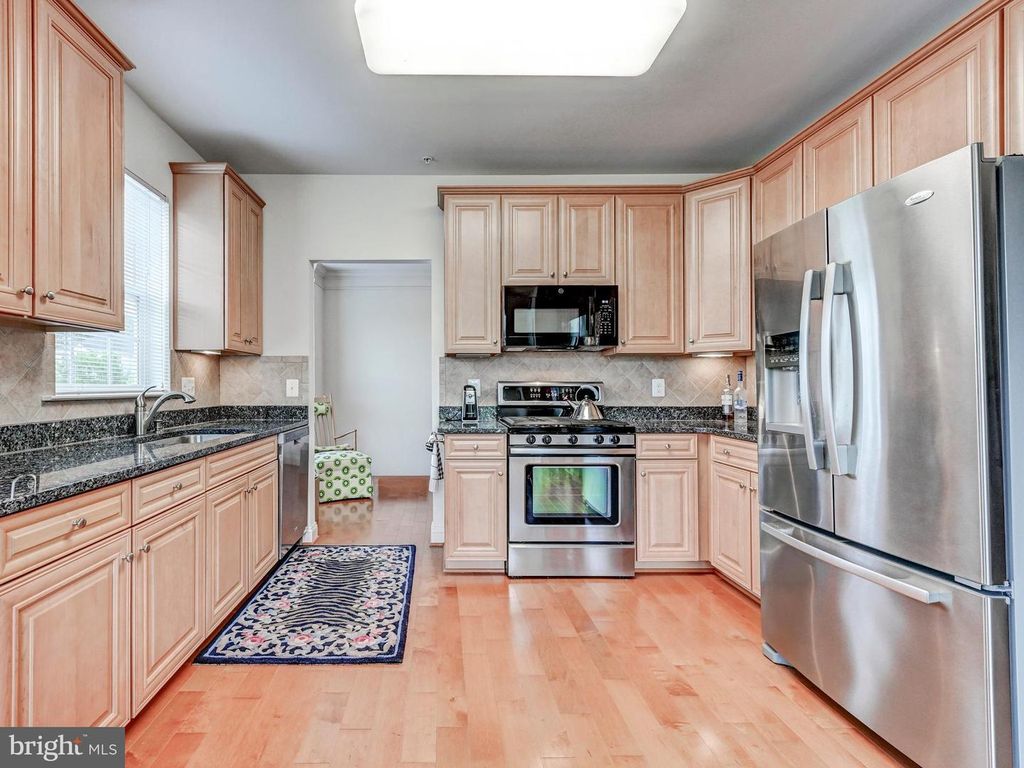 Image 13 of property listing at 7300 TRAVERTINE DR #303, Baltimore, MD 21209