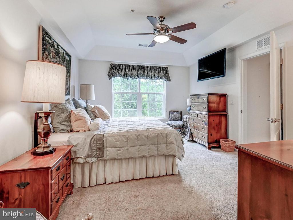 Image 16 of property listing at 7300 TRAVERTINE DR #303, Baltimore, MD 21209