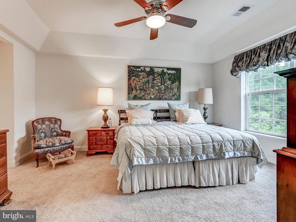 Image 17 of property listing at 7300 TRAVERTINE DR #303, Baltimore, MD 21209