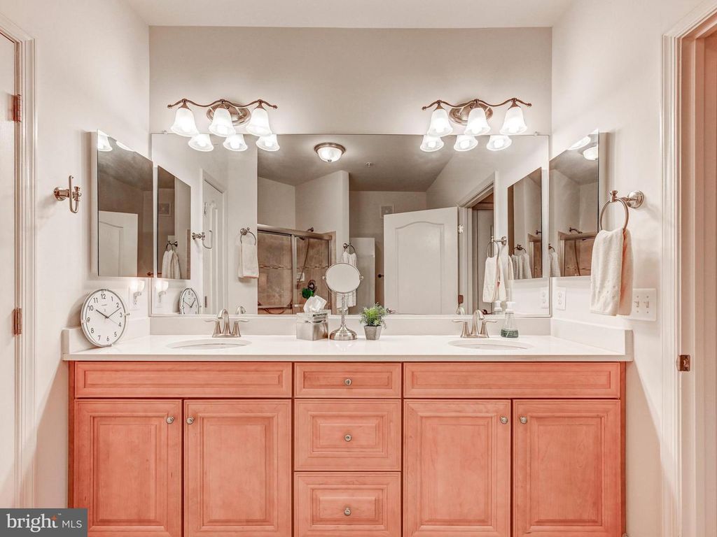 Image 19 of property listing at 7300 TRAVERTINE DR #303, Baltimore, MD 21209