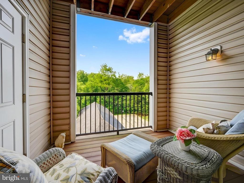 Image 24 of property listing at 7300 TRAVERTINE DR #303, Baltimore, MD 21209