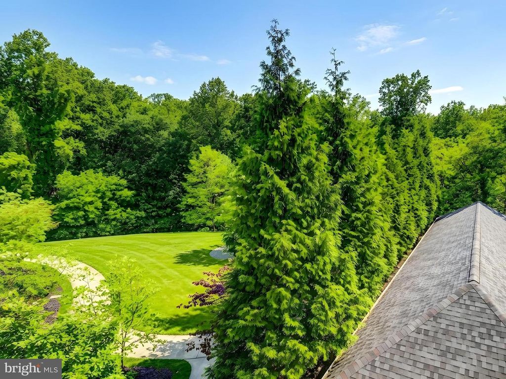Image 26 of property listing at 7300 TRAVERTINE DR #303, Baltimore, MD 21209