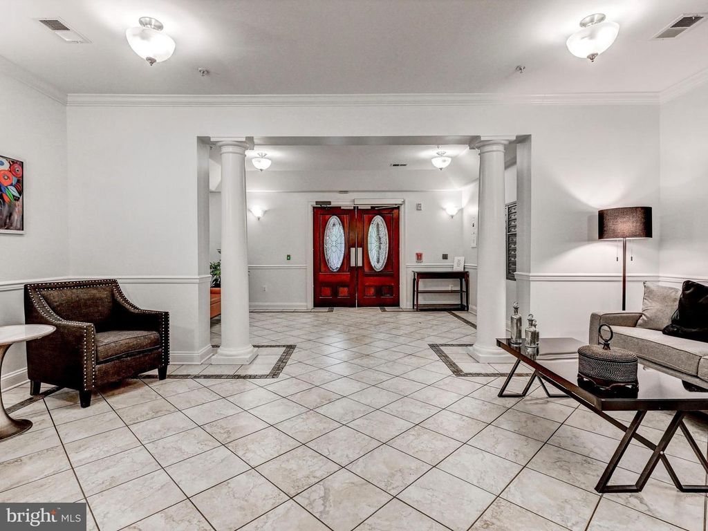 Image 3 of property listing at 7300 TRAVERTINE DR #303, Baltimore, MD 21209