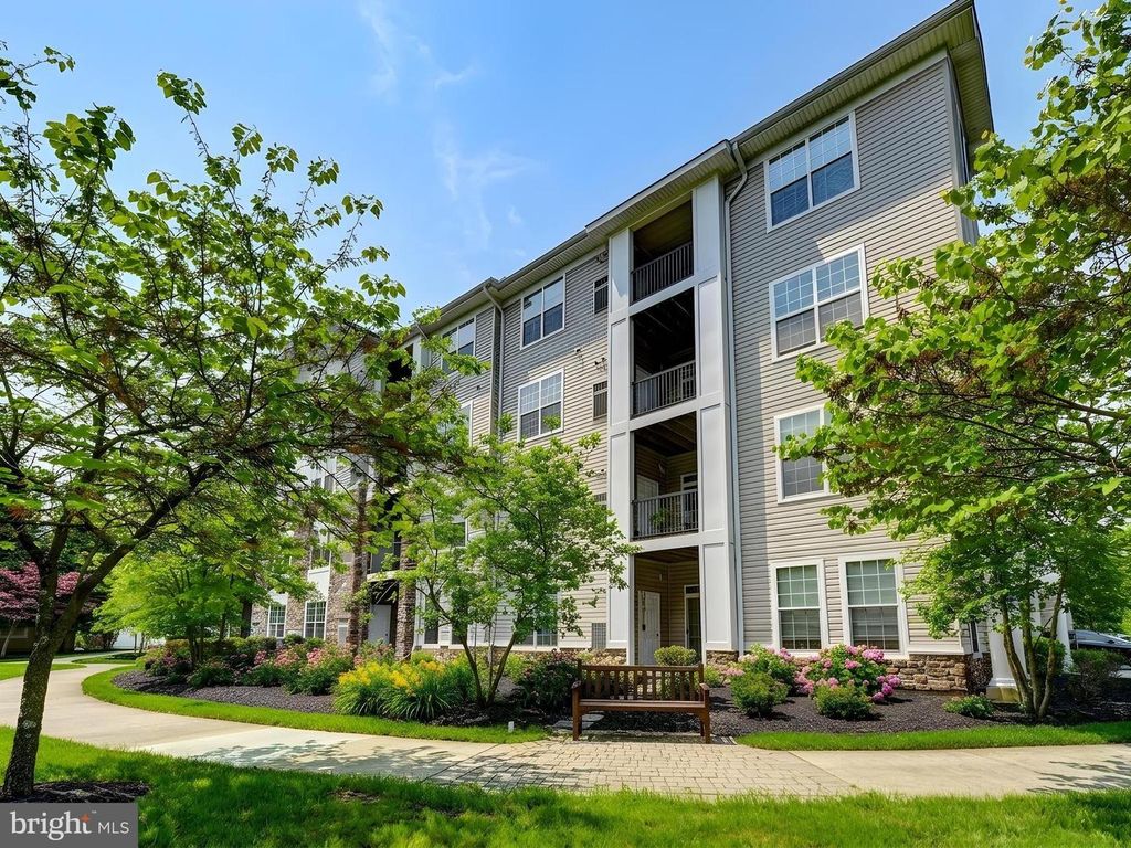 Image 28 of property listing at 7300 TRAVERTINE DR #303, Baltimore, MD 21209