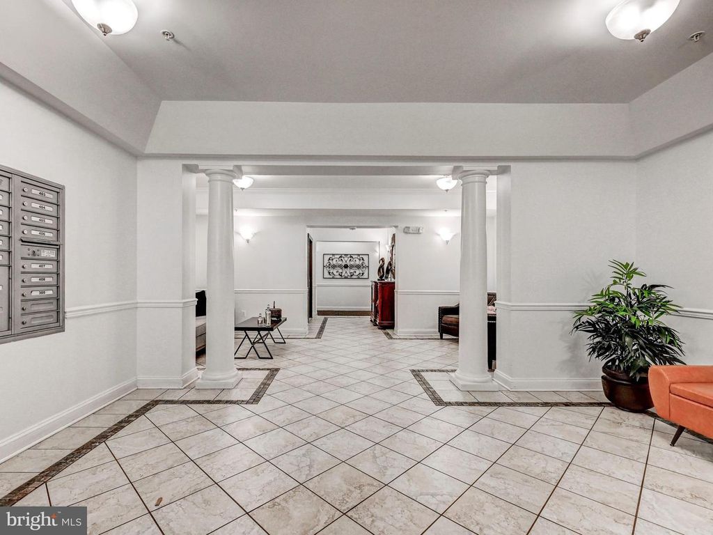Image 4 of property listing at 7300 TRAVERTINE DR #303, Baltimore, MD 21209