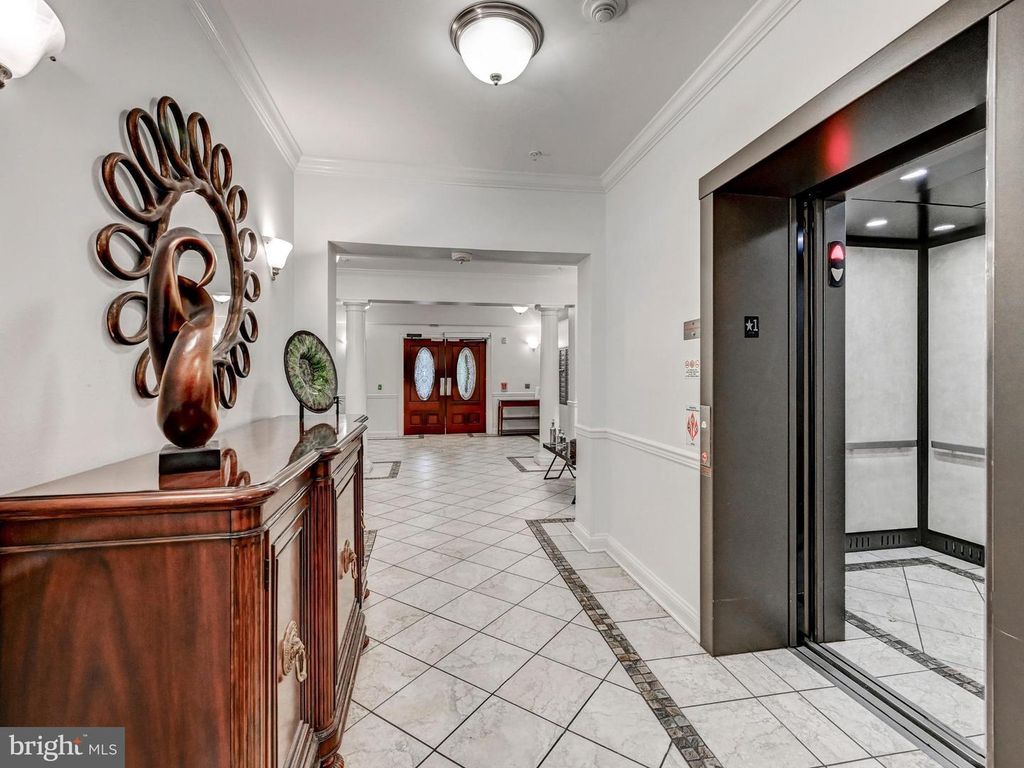 Image 5 of property listing at 7300 TRAVERTINE DR #303, Baltimore, MD 21209