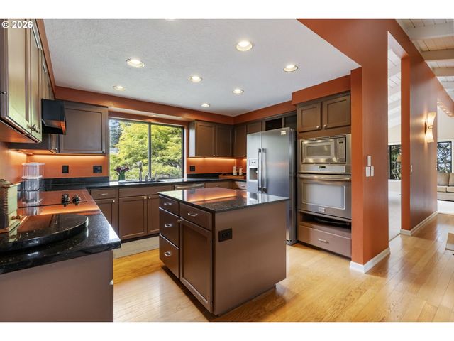 116 TOUCHSTONE Ter, Lake Oswego, OR 97035
