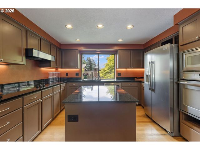 116 TOUCHSTONE Ter, Lake Oswego, OR 97035