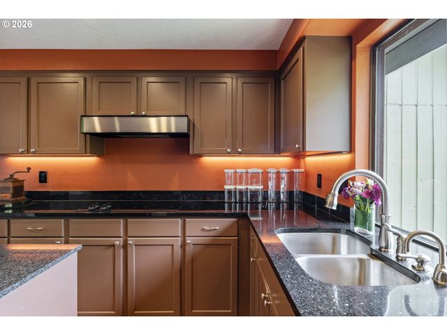 116 TOUCHSTONE Ter, Lake Oswego, OR 97035