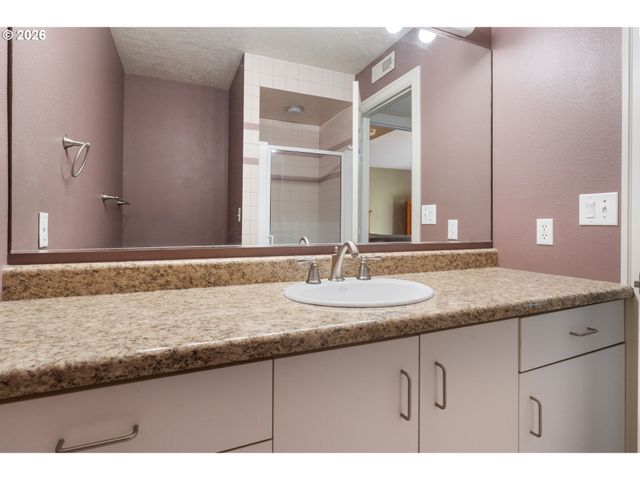 116 TOUCHSTONE Ter, Lake Oswego, OR 97035
