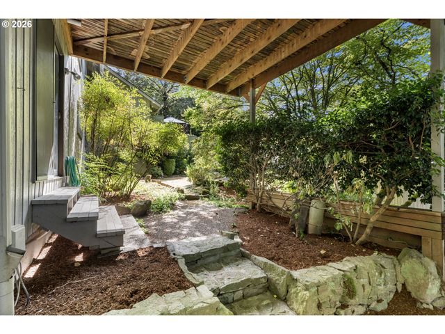 116 TOUCHSTONE Ter, Lake Oswego, OR 97035