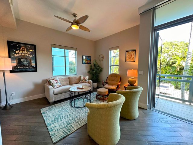 365 SE 6th Avenue 203, Delray Beach, FL 33483
