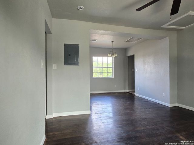 2815 S PINE ST, San Antonio, TX 78210