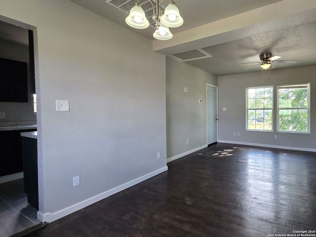 2815 S PINE ST, San Antonio, TX 78210
