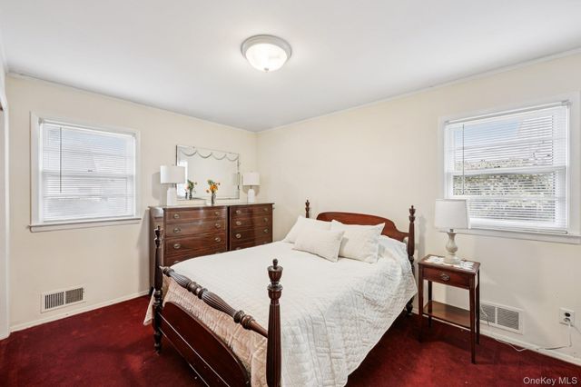 132 Albertson Parkway, Albertson, NY 11507