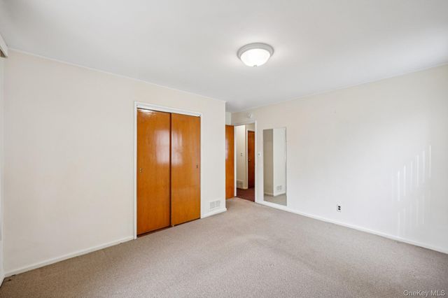 132 Albertson Parkway, Albertson, NY 11507