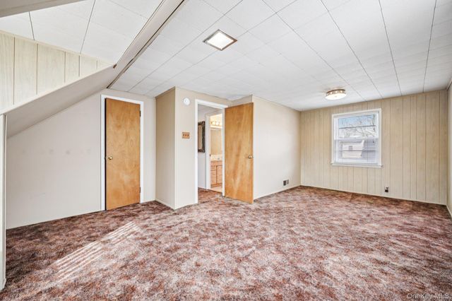 132 Albertson Parkway, Albertson, NY 11507