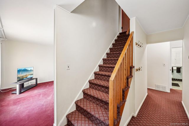 132 Albertson Parkway, Albertson, NY 11507