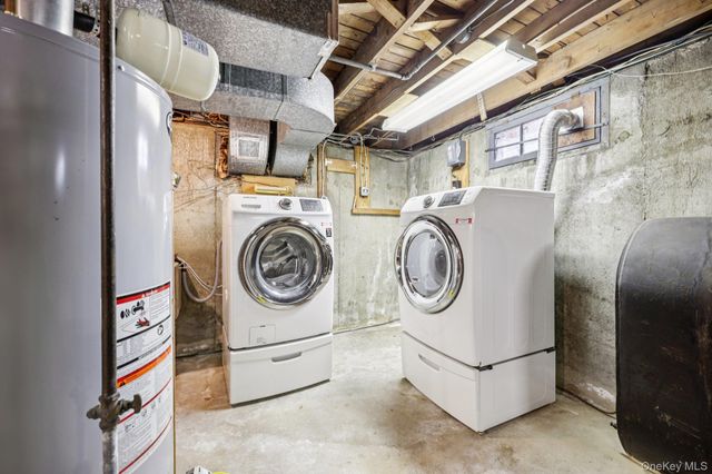 132 Albertson Parkway, Albertson, NY 11507