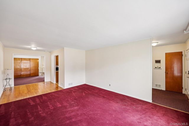 132 Albertson Parkway, Albertson, NY 11507