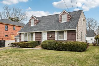 132 Albertson Parkway, Albertson, NY 11507