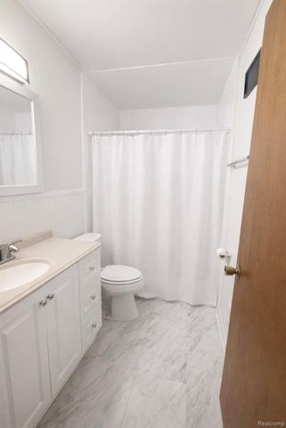 2315 Hartwick Highway, Lincoln Park, MI 48146