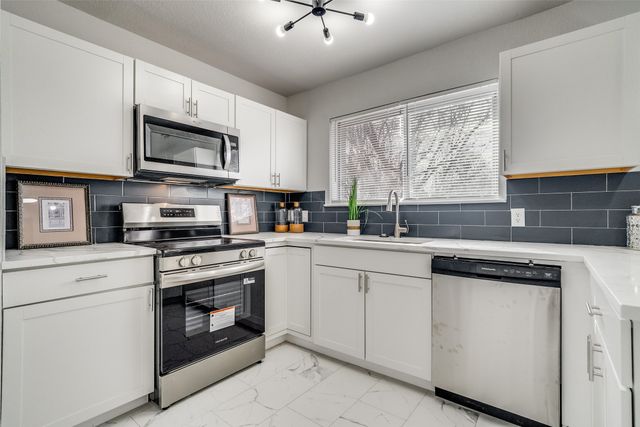 941 Willow Circle S, Burleson, TX 76028