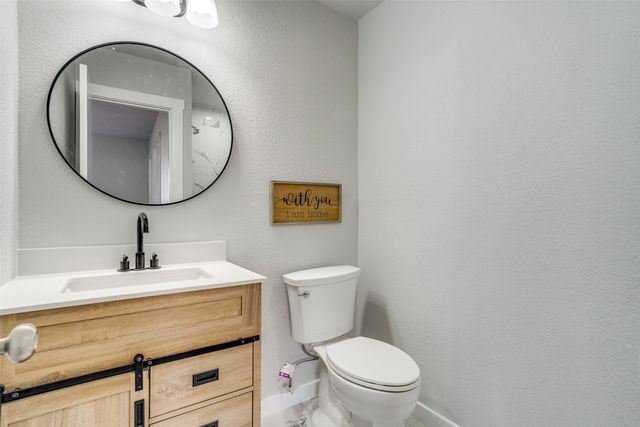 941 Willow Circle S, Burleson, TX 76028