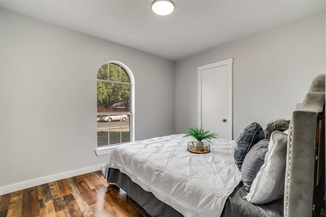 941 Willow Circle S, Burleson, TX 76028