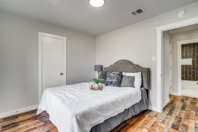 941 Willow Circle S, Burleson, TX 76028