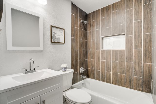 941 Willow Circle S, Burleson, TX 76028