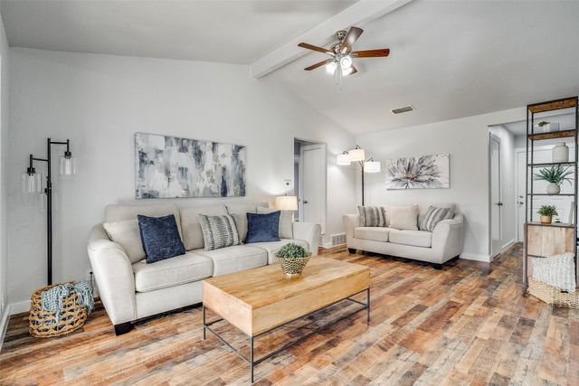 941 Willow Circle S, Burleson, TX 76028