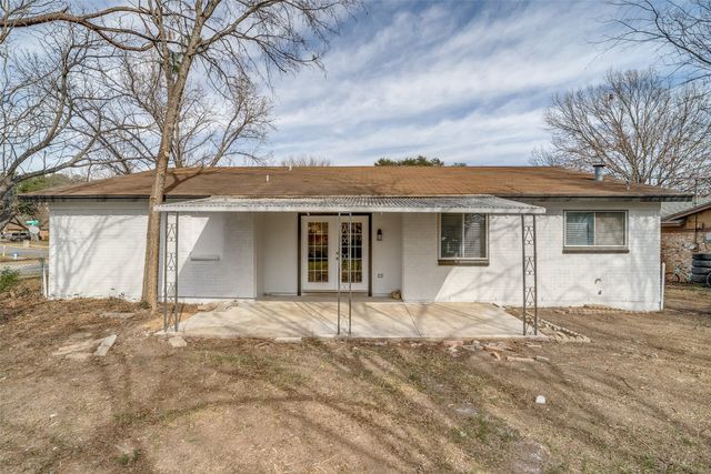 941 Willow Circle S, Burleson, TX 76028