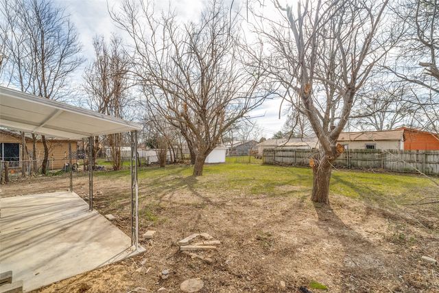 941 Willow Circle S, Burleson, TX 76028