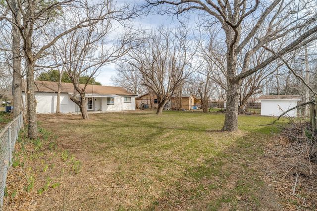 941 Willow Circle S, Burleson, TX 76028