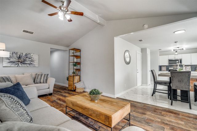 941 Willow Circle S, Burleson, TX 76028