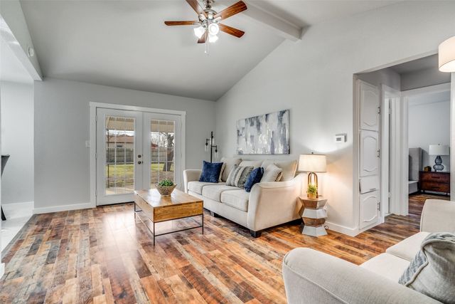 941 Willow Circle S, Burleson, TX 76028