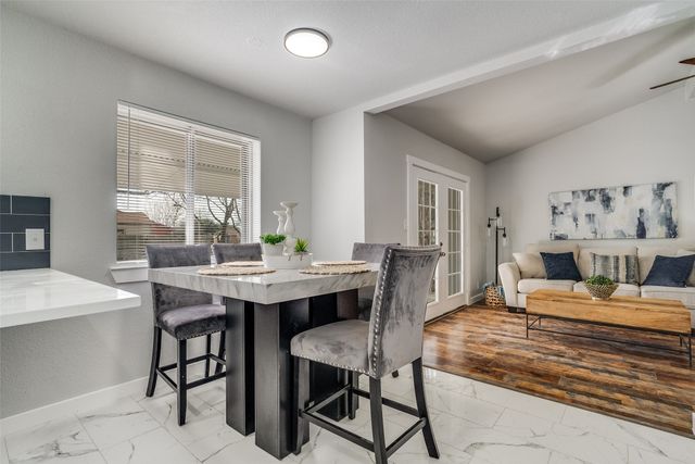 941 Willow Circle S, Burleson, TX 76028