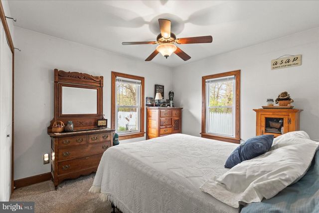 318 W HIGH ST, New Oxford, PA 17350