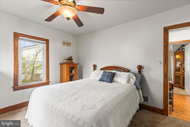 318 W HIGH ST, New Oxford, PA 17350