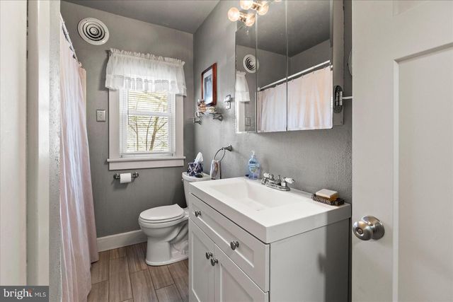 318 W HIGH ST, New Oxford, PA 17350